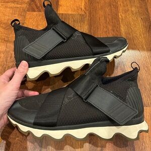 Sorel Size 10 Women's Kinetic Sneak Black Sneakers Adjustable Strap Shoes